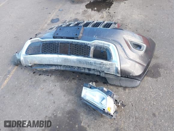 ✅ 2015 Jeep Grand Cherokee Overland • VIN: 1C4RJFCG3FC697994 • Lot: 40526924. Listed on IAAI with 199,275 mi. Free auction sales archive from the USA and detailed vehicle history report at DreamBid. Image 11.