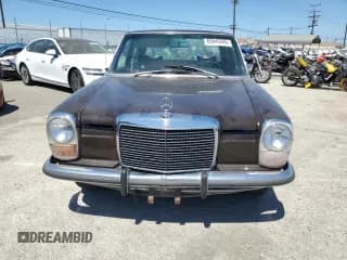 ✅ 1972 Mercedes-Benz 220 • VIN: 11511012225821 • Lot: 65549385. Listed on Copart with 45,074 mi. Free auction sales archive from the USA and detailed vehicle history report at DreamBid. Image 5.