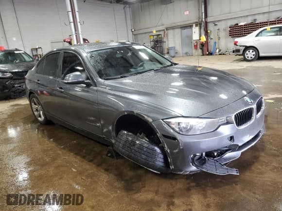 ✅ 2015 BMW 3 Series 320i xDrive • VIN: WBA3C3G50FNS76632 • Lot: 52041325. Wystawiony na Copart z przebiegiem 121 706 mil. Bezpłatny archiwum sprzedaży aukcyjnych z USA i szczegółowy raport historii pojazdu na DreamBid. Zdjęcie 4.