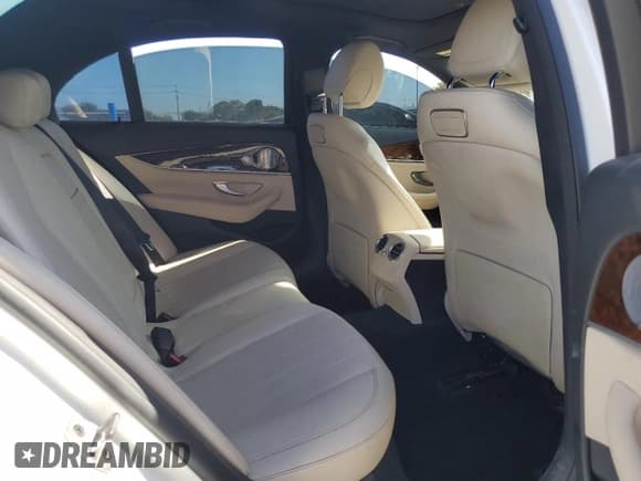 ✅ 2019 Mercedes-Benz E 300 • VIN: WDDZF4KBXKA586723 • Lot: 62183695. Listed on Copart with 73,187 mi. Free auction sales archive from the USA and detailed vehicle history report at DreamBid. Image 10.