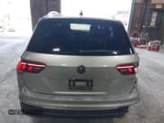 ✅ 2022 Volkswagen Tiguan SE • VIN: 3VV2B7AX9NM148970 • Lot: 42029704. Wystawiony na IAAI z przebiegiem 52 820 mil. Bezpłatny archiwum sprzedaży aukcyjnych z USA i szczegółowy raport historii pojazdu na DreamBid. Zdjęcie 16.