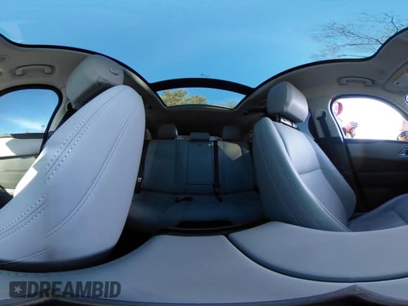 ✅ 2025 Land Rover Range Rover Velar Dynamic SE • VIN: SALYL2EX7SA391827 • Lot: 41430644. Listed on IAAI with 4,063 mi. Free auction sales archive from the USA and detailed vehicle history report at DreamBid. Image 18.