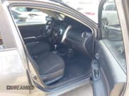 ✅ 2018 Nissan Versa SV • VIN: 3N1CN7AP1JL871676 • Lot: 43199193. Wystawiony na IAAI z przebiegiem 78 080 mil. Bezpłatny archiwum sprzedaży aukcyjnych z USA i szczegółowy raport historii pojazdu na DreamBid. Zdjęcie 5.