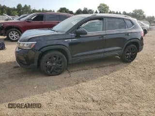 ✅ 2022 Volkswagen Taos SE • VIN: 3VVLX7B25NM083141 • Лот: 80131235. Опубликован ранее на Copart с пробегом 22 578 миль. Бесплатный доступ к архиву аукционных продаж из США и подробный отчёт об истории автомобиля на DreamBid. Изображение 1.