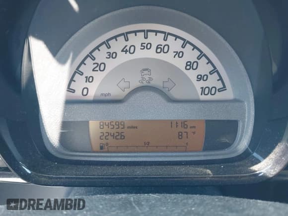 ✅ 2015 Smart fortwo Passion • VIN: WMEEJ3BA9FK815919 • Lot: 43585374. Wystawiony na IAAI z przebiegiem 84 599 mil. Bezpłatny archiwum sprzedaży aukcyjnych z USA i szczegółowy raport historii pojazdu na DreamBid. Zdjęcie 7.