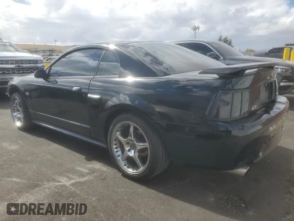 ✅ 2002 Ford Mustang GT Deluxe • VIN: 1FAFP42X82F208785 • Лот: 85755595. Опубликован ранее на Copart с пробегом 147 900 миль. Бесплатный доступ к архиву аукционных продаж из США и подробный отчёт об истории автомобиля на DreamBid. Изображение 2.