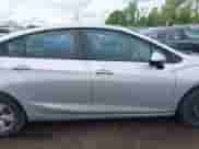 2017 Chevrolet Cruze LS с VIN 1G1BB5SM0H7135331, выставлен на аукционе IAAI как лот 42171304 с пробегом 148 134 миль миль и . История ставок и продаж доступна на DreamBid. Изображение 13.