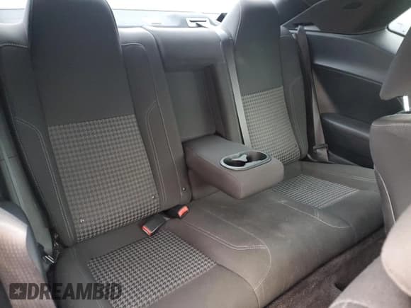 ✅ 2018 Dodge Challenger SXT Plus • VIN: 2C3CDZAG0JH202209 • Lot: 41010894. Wystawiony na Copart z przebiegiem 74 392 mil. Bezpłatny archiwum sprzedaży aukcyjnych z USA i szczegółowy raport historii pojazdu na DreamBid. Zdjęcie 10.