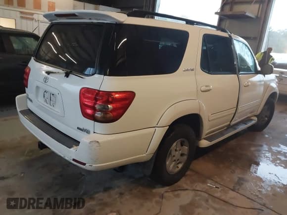 ✅ 2002 Toyota Sequoia Limited • VIN: 5TDZT38AX2S062597 • Lot: 43578529. Listed on IAAI with 299,607 mi. Free auction sales archive from the USA and detailed vehicle history report at DreamBid. Image 4.