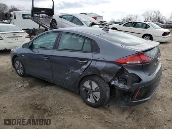✅ 2018 Hyundai Ioniq Blue • VIN: KMHC65LC8JU075341 • Lot: 46263705. Wystawiony na Copart z przebiegiem 69 368 mil. Bezpłatny archiwum sprzedaży aukcyjnych z USA i szczegółowy raport historii pojazdu na DreamBid. Zdjęcie 2.