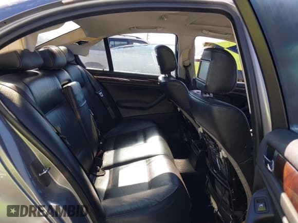 ✅ 2004 BMW 3 Series 330i • VIN: WBAEV53484KM37898 • Lot: 43035233. Listed on IAAI with 234,494 mi. Free auction sales archive from the USA and detailed vehicle history report at DreamBid. Image 8.