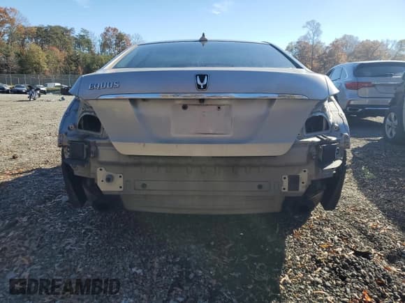 ✅ 2014 Hyundai Equus Signature • VIN: KMHGH4JH0EU076414 • Lot: 91071365. Listed on Copart with 190,280 mi. Free auction sales archive from the USA and detailed vehicle history report at DreamBid. Image 6.