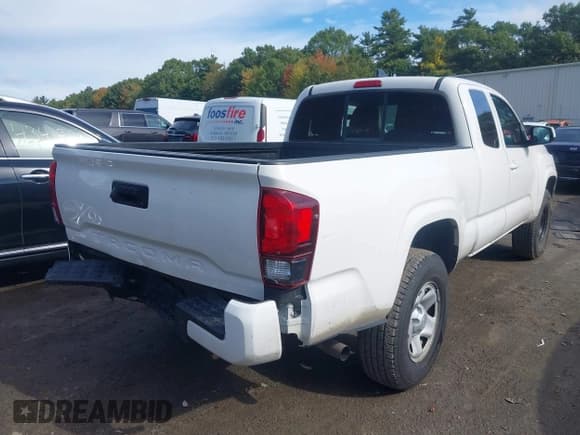 ✅ 2021 Toyota Tacoma SR • VIN: 3TYRX5GN6MT025011 • Lot: 43416172. Wystawiony na IAAI z przebiegiem 94 368 mil. Bezpłatny archiwum sprzedaży aukcyjnych z USA i szczegółowy raport historii pojazdu na DreamBid. Zdjęcie 4.