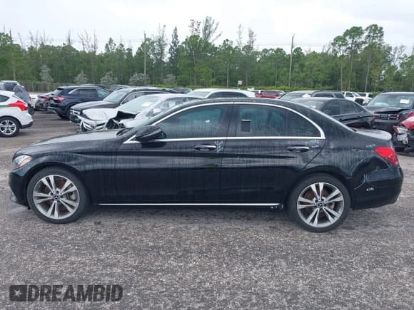 ✅ 2018 Mercedes-Benz C 300 • VIN: WDDWF4JB7JR312934 • Lot: 41590598. Wystawiony na IAAI z przebiegiem 94 088 mil. Bezpłatny archiwum sprzedaży aukcyjnych z USA i szczegółowy raport historii pojazdu na DreamBid. Zdjęcie 15.