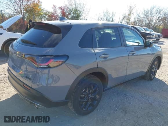 ✅ 2024 Honda HR-V Sport • VIN: 3CZRZ2H54RM703467 • Lot: 43585629. Listed on IAAI with 8,712 mi. Free auction sales archive from the USA and detailed vehicle history report at DreamBid. Image 4.