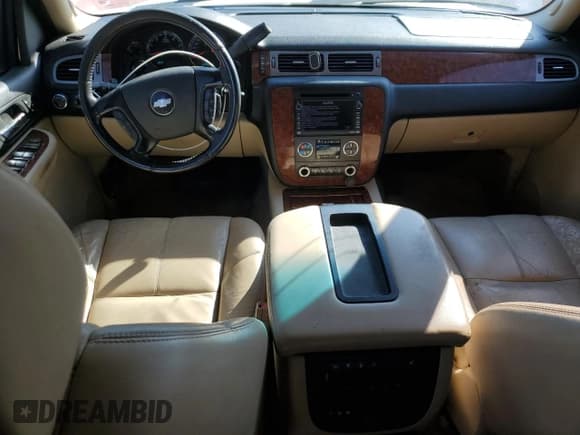 ✅ 2008 Chevrolet Suburban LTZ • VIN: 3GNFC16J78G204719 • Lot: 76814694. Wystawiony na Copart z przebiegiem 258 396 mil. Bezpłatny archiwum sprzedaży aukcyjnych z USA i szczegółowy raport historii pojazdu na DreamBid. Zdjęcie 8.