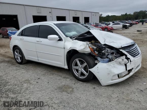 ✅ 2014 Chrysler 200 Touring • VIN: 1C3CCBBG4EN236661 • Lot: 90537815. Wystawiony na Copart z przebiegiem 237 483 mil. Bezpłatny archiwum sprzedaży aukcyjnych z USA i szczegółowy raport historii pojazdu na DreamBid. Zdjęcie 4.