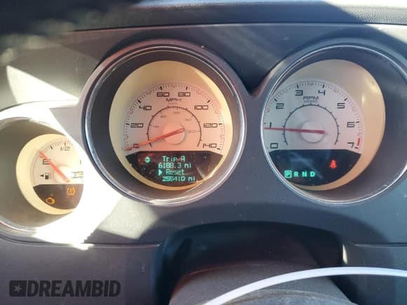 ✅ 2012 Dodge Challenger SXT Plus • VIN: 2C3CDYAG6CH125276 • Лот: 90838435. Опубликован ранее на Copart с пробегом 255 410 миль. Бесплатный доступ к архиву аукционных продаж из США и подробный отчёт об истории автомобиля на DreamBid. Изображение 9.