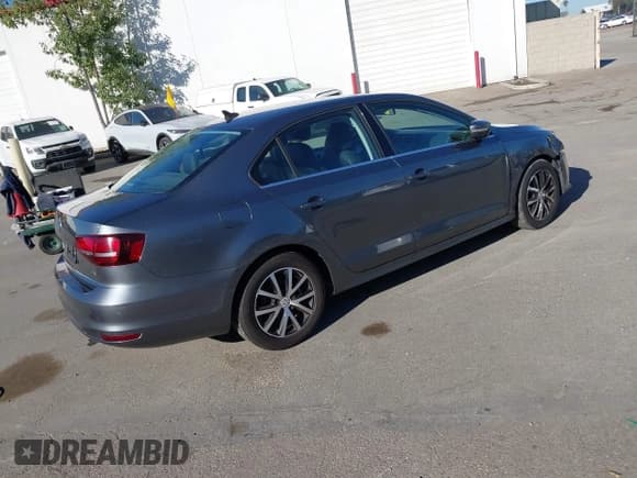 ✅ 2018 Volkswagen Jetta SE • VIN: 3VWDB7AJ9JM228389 • Лот: 43443824. Опубликован ранее на IAAI с пробегом 70 467 миль. Бесплатный доступ к архиву аукционных продаж из США и подробный отчёт об истории автомобиля на DreamBid. Изображение 4.