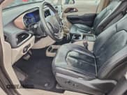 ✅ 2017 Chrysler Pacifica Touring L • VIN: 2C4RC1BG3HR576486 • Лот: 95263085. Опубликован ранее на Copart с пробегом 132 675 миль. Бесплатный доступ к архиву аукционных продаж из США и подробный отчёт об истории автомобиля на DreamBid. Изображение 7.