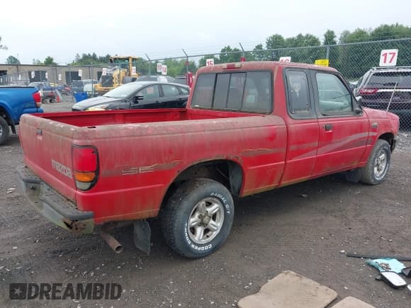 ✅ 1995 Mazda B-Series SE • VIN: 4F4CR16U3STM23330 • Lot: 42611256. Listed on IAAI with 190,761 mi. Free auction sales archive from the USA and detailed vehicle history report at DreamBid. Image 4.