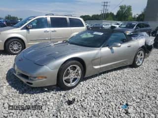2000 Chevrolet Corvette z VIN 1G1YY32G3Y5121801, wystawiony jako Copart lot #66408545 z przebiegiem 74 335 mil mil oraz Czysty tytuł • Clean title. Historia ofert i sprzedaży dostępna na DreamBid. Obrazek 1.