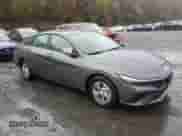 2025 Hyundai Elantra SE z VIN KMHLL4DG8SU991636, wystawiony jako Copart lot #90350975 z przebiegiem 7 084 mil mil oraz Szkoda całkowita • Salvage title. Historia ofert i sprzedaży dostępna na DreamBid. Obrazek 4.