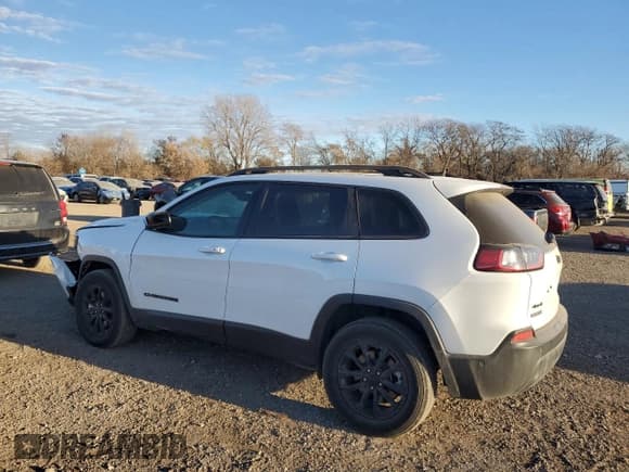 ✅ 2023 Jeep Cherokee Altitude Lux • VIN: 1C4PJMMB9PD102088 • Lot: 92640205. Wystawiony na Copart z przebiegiem 43 820 mil. Bezpłatny archiwum sprzedaży aukcyjnych z USA i szczegółowy raport historii pojazdu na DreamBid. Zdjęcie 2.