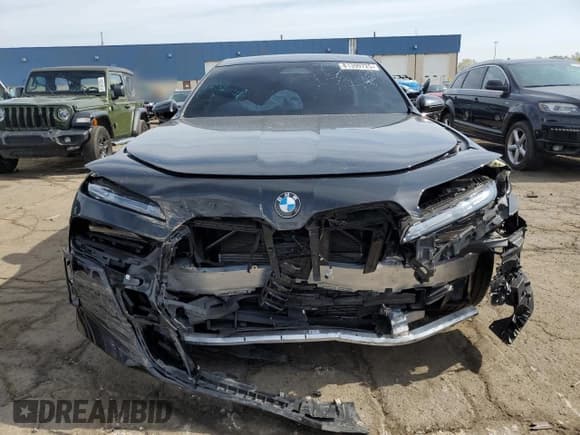 ✅ 2023 BMW 7 Series 760i xDrive • VIN: WBA33EJ00PCM11405 • Лот: 81399725. Опубликован ранее на Copart с пробегом Не указан. Бесплатный доступ к архиву аукционных продаж из США и подробный отчёт об истории автомобиля на DreamBid. Изображение 5.