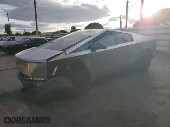 ✅ 2024 Tesla Cybertruck • VIN: 7G2CEHEDXRA019561 • Lot: 91157085. Listed on Copart with 11,535 mi. Free auction sales archive from the USA and detailed vehicle history report at DreamBid. Image 1.