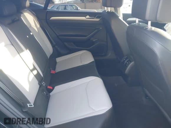 ✅ 2019 Volkswagen Arteon SE • VIN: WVWBR7AN5KE000826 • Лот: 41240318. Опубликован ранее на IAAI с пробегом 22 304 миль. Бесплатный доступ к архиву аукционных продаж из США и подробный отчёт об истории автомобиля на DreamBid. Изображение 8.