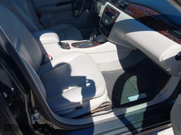 ✅ 2014 Chevrolet Impala LTZ • VIN: 2G1WC5E36E1115336 • Lot: 43482260. Listed on IAAI with 44,647 mi. Free auction sales archive from the USA and detailed vehicle history report at DreamBid. Image 5.