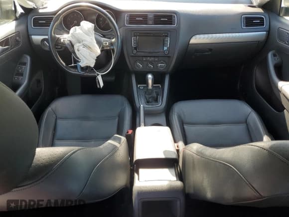 ✅ 2015 Volkswagen Jetta SE • VIN: 3VWD07AJ9FM237946 • Lot: 55879085. Wystawiony na Copart z przebiegiem 107 236 mil. Bezpłatny archiwum sprzedaży aukcyjnych z USA i szczegółowy raport historii pojazdu na DreamBid. Zdjęcie 8.