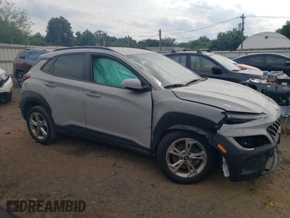 ✅ 2022 Hyundai Kona SEL • VIN: KM8K6CAB6NU818157 • Лот: 57475244. Опубликован ранее на Copart с пробегом 22 762 миль. Бесплатный доступ к архиву аукционных продаж из США и подробный отчёт об истории автомобиля на DreamBid. Изображение 4.
