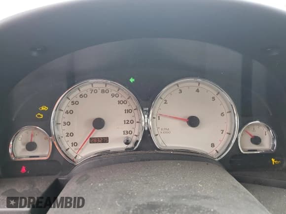 ✅ 2006 Saturn VUE • VIN: 5GZCZ63456S885697 • Lot: 43635685. Wystawiony na Copart z przebiegiem 283 275 mil. Bezpłatny archiwum sprzedaży aukcyjnych z USA i szczegółowy raport historii pojazdu na DreamBid. Zdjęcie 9.