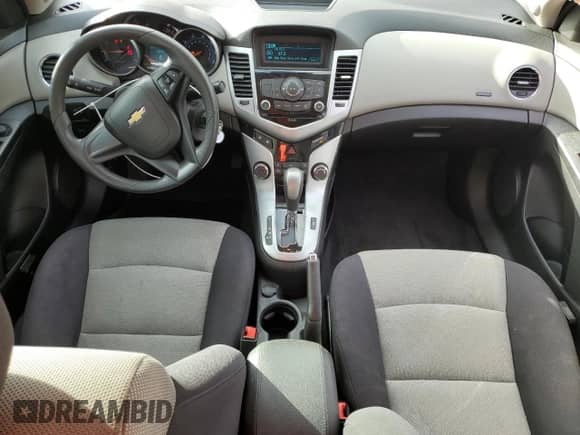 2014 Chevrolet Cruze LS z VIN 1G1PA5SH2E7252500, wystawiony jako Copart lot #82779395 z przebiegiem 192 497 mil mil oraz Szkoda całkowita • Salvage title. Historia ofert i sprzedaży dostępna na DreamBid. Obrazek 8.