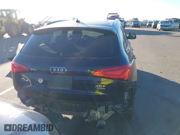 ✅ 2015 Audi Q5 Premium • VIN: WA1CFAFP9FA069613 • Lot: 43644155. Wystawiony na IAAI z przebiegiem 176 544 mil. Bezpłatny archiwum sprzedaży aukcyjnych z USA i szczegółowy raport historii pojazdu na DreamBid. Zdjęcie 17.