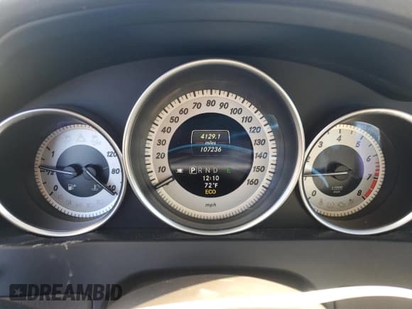 ✅ 2013 Mercedes-Benz C 300 Sport • VIN: WDDGF8AB3DG131793 • Lot: 82359405. Wystawiony na Copart z przebiegiem 107 236 mil. Bezpłatny archiwum sprzedaży aukcyjnych z USA i szczegółowy raport historii pojazdu na DreamBid. Zdjęcie 9.