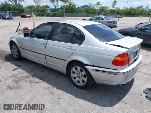 2003 BMW 3 Series 325xi with VIN WBAEU33443PH90683, listed as a IAAI auction lot 42741918 with 170,563 mi miles and . Bid and sale history available at DreamBid. Image 3.