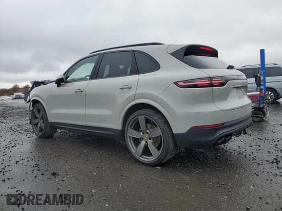 ✅ 2022 Porsche Cayenne • VIN: WP1AA2AY1NDA02355 • Lot: 90100845. Listed on Copart with 47,889 mi. Free auction sales archive from the USA and detailed vehicle history report at DreamBid. Image 2.
