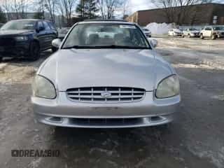 2000 Hyundai Sonata GLS z VIN KMHWF35V0YA224725, wystawiony jako Copart lot #46110805 z przebiegiem 82 863 mil mil oraz Czysty tytuł • Clean title. Historia ofert i sprzedaży dostępna na DreamBid. Obrazek 5.