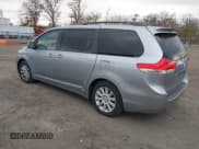 ✅ 2012 Toyota Sienna LE • VIN: 5TDJK3DC4CS031306 • Lot: 43716963. Wystawiony na IAAI z przebiegiem 171 503 mil. Bezpłatny archiwum sprzedaży aukcyjnych z USA i szczegółowy raport historii pojazdu na DreamBid. Zdjęcie 3.