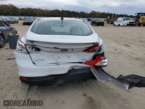 ✅ 2014 Ford Focus SE • VIN: 1FADP3F22EL330970 • Lot: 89870275. Wystawiony na Copart z przebiegiem 106 531 mil. Bezpłatny archiwum sprzedaży aukcyjnych z USA i szczegółowy raport historii pojazdu na DreamBid. Zdjęcie 6.