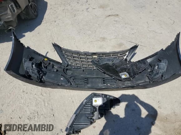 ✅ 2015 Hyundai Equus Ultimate • VIN: KMHGH4JH5FU096238 • Lot: 52944345. Listed on Copart with 101,090 mi. Free auction sales archive from the USA and detailed vehicle history report at DreamBid. Image 12.