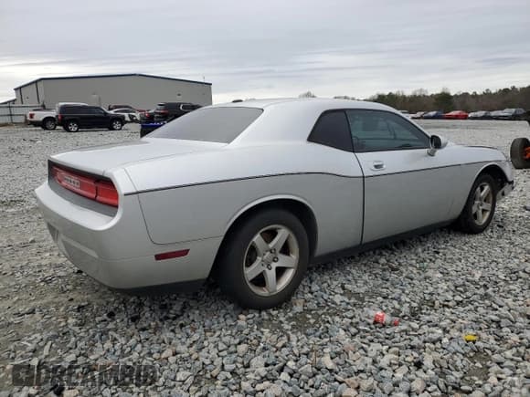✅ 2010 Dodge Challenger SE • VIN: 2B3CJ4DV6AH241163 • Lot: 88296325. Wystawiony na Copart z przebiegiem Nie podano. Bezpłatny archiwum sprzedaży aukcyjnych z USA i szczegółowy raport historii pojazdu na DreamBid. Zdjęcie 3.