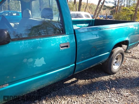 ✅ 1995 Chevrolet Silverado 1500 • VIN: 1GCEC14Z5SZ186726 • Lot: 43684842. Wystawiony na IAAI z przebiegiem 138 240 mil. Bezpłatny archiwum sprzedaży aukcyjnych z USA i szczegółowy raport historii pojazdu na DreamBid. Zdjęcie 6.