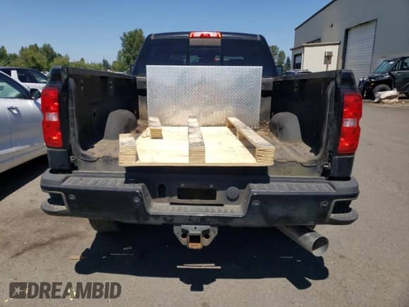 2018 Chevrolet Silverado 3500HD High Country с VIN 1GC4K1EY5JF153746, выставлен на аукционе Copart как лот 60980865 с пробегом Не указан миль и Списание • Salvage title. История ставок и продаж доступна на DreamBid. Изображение 6.