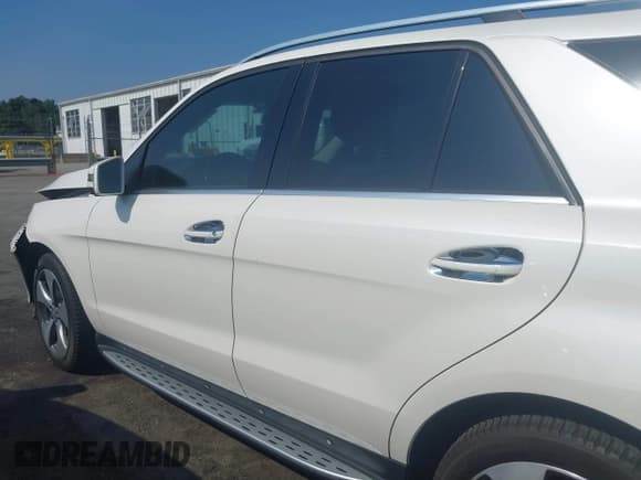 ✅ 2016 Mercedes-Benz GLE 350 • VIN: 4JGDA5JB9GA763209 • Лот: 42605541. Опубликован ранее на IAAI с пробегом 75 461 миль. Бесплатный доступ к архиву аукционных продаж из США и подробный отчёт об истории автомобиля на DreamBid. Изображение 14.