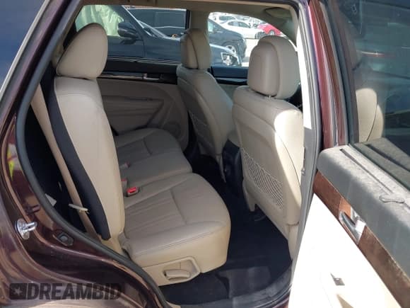 ✅ 2014 Kia Sorento EX • VIN: 5XYKU4A73EG497370 • Lot: 43840533. Listed on IAAI with 90,038 mi. Free auction sales archive from the USA and detailed vehicle history report at DreamBid. Image 8.