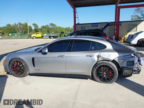 ✅ 2021 Porsche Panamera GTS • VIN: WP0AG2A75ML147958 • Lot: 43576210. Wystawiony na IAAI z przebiegiem 29 514 mil. Bezpłatny archiwum sprzedaży aukcyjnych z USA i szczegółowy raport historii pojazdu na DreamBid. Zdjęcie 15.